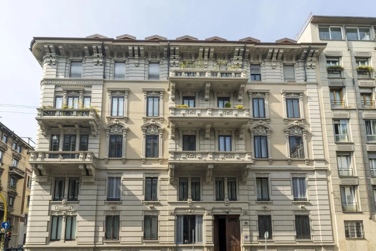Easylife - Comoda Residenza Con Terrazzino Abitabile In Zona Sant Ambrogio Milan 0*,  Italy